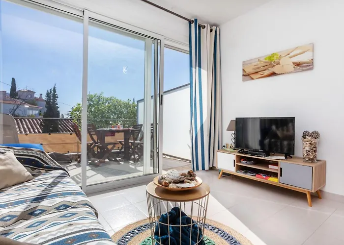 Grifeu-3 By Interhome Apartament Llança